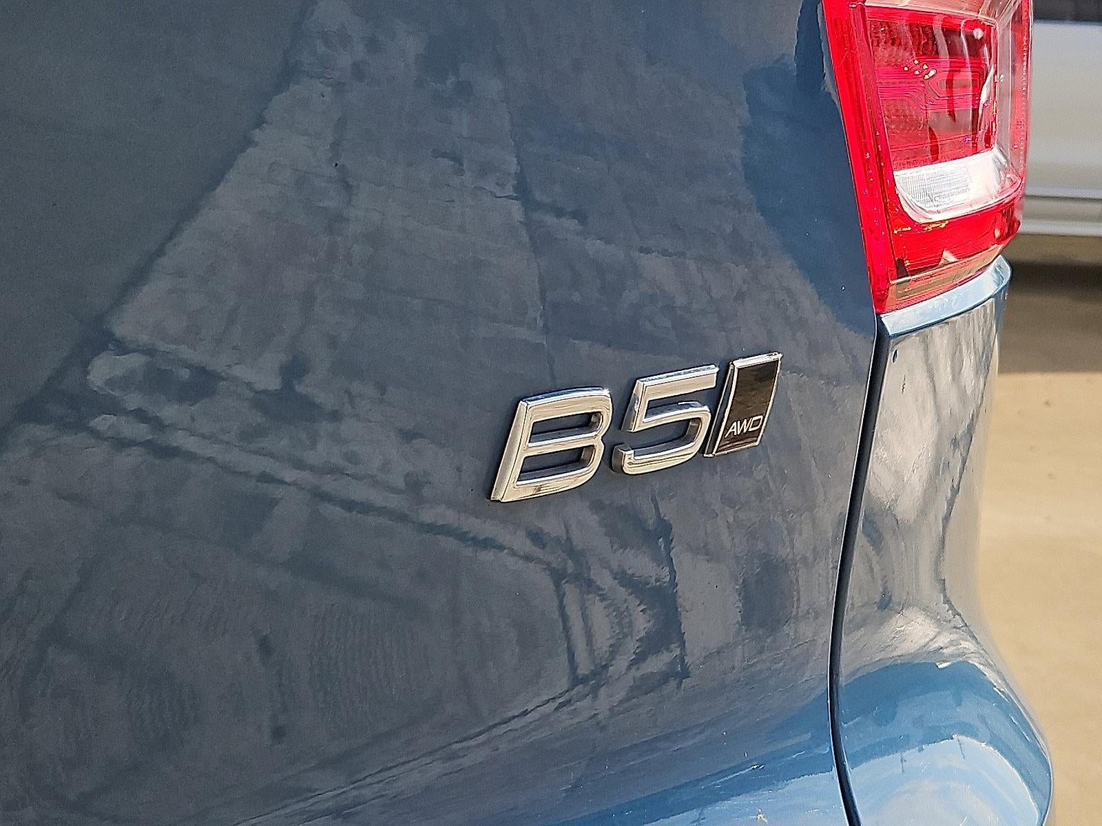 2023 Volvo XC40 B5 AWD Plus Dark Theme