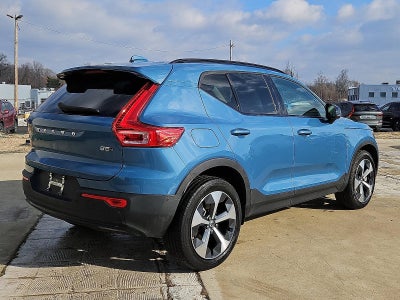 2023 Volvo XC40 B5 AWD Plus Dark Theme