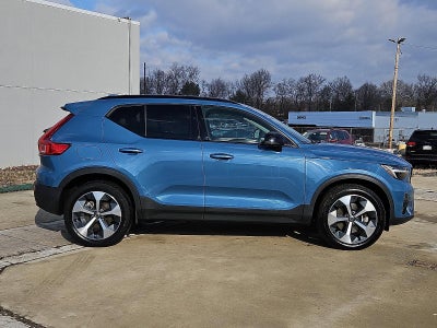 2023 Volvo XC40 B5 AWD Plus Dark Theme