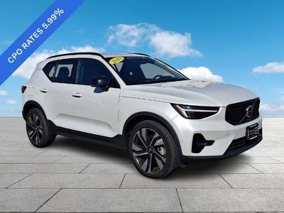 2023 Volvo XC40 B5 AWD Ultimate Dark Theme