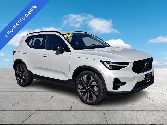 2023 Volvo XC40 B5 AWD Ultimate Dark Theme