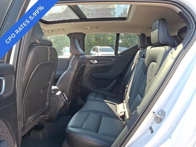 2023 Volvo XC40 B5 AWD Ultimate Dark Theme