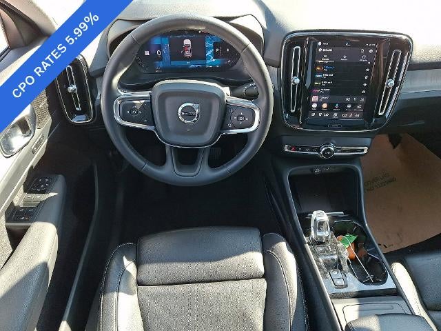2023 Volvo XC40 B5 AWD Ultimate Dark Theme