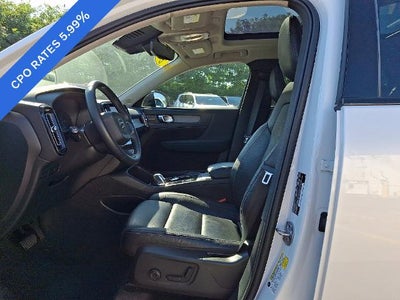 2023 Volvo XC40 B5 AWD Ultimate Dark Theme