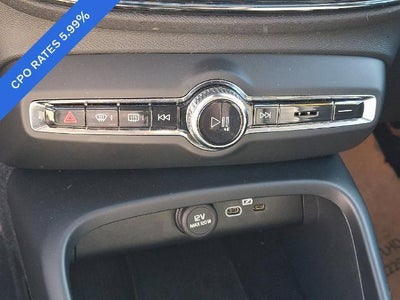 2023 Volvo XC40 B5 AWD Ultimate Dark Theme