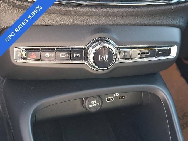 2023 Volvo XC40 B5 AWD Ultimate Dark Theme
