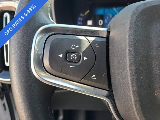 2023 Volvo XC40 B5 AWD Ultimate Dark Theme