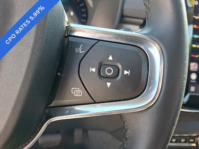 2023 Volvo XC40 B5 AWD Ultimate Dark Theme
