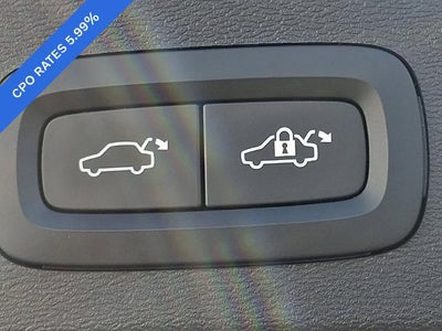 2023 Volvo XC40 B5 AWD Ultimate Dark Theme