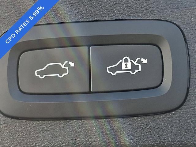 2023 Volvo XC40 B5 AWD Ultimate Dark Theme