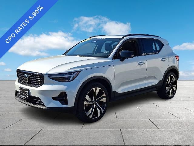2023 Volvo XC40 B5 AWD Ultimate Dark Theme