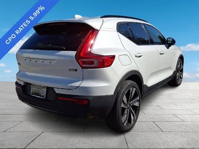 2023 Volvo XC40 B5 AWD Ultimate Dark Theme