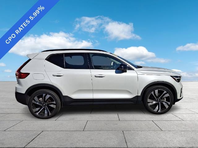 2023 Volvo XC40 B5 AWD Ultimate Dark Theme