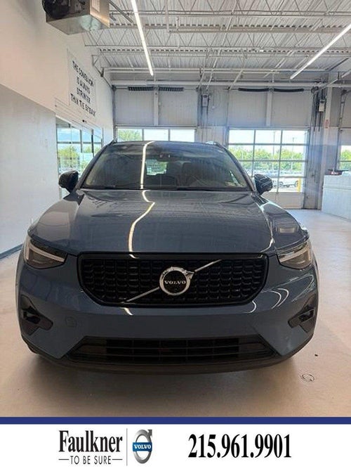 2023 Volvo XC40 B5 AWD Ultimate Dark Theme