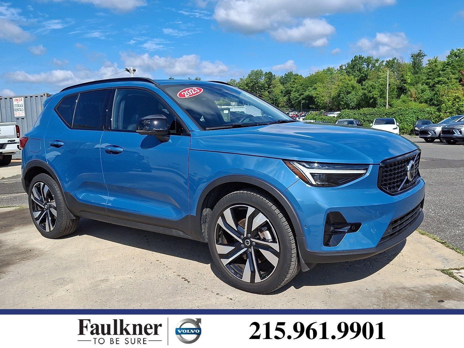 2023 Volvo XC40 B5 AWD Ultimate Dark Theme