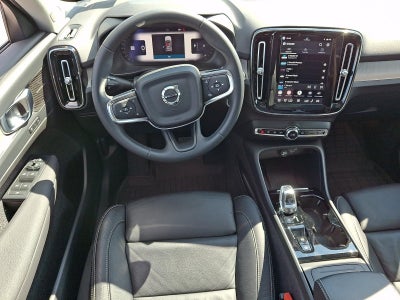 2023 Volvo XC40 B5 AWD Ultimate Dark Theme