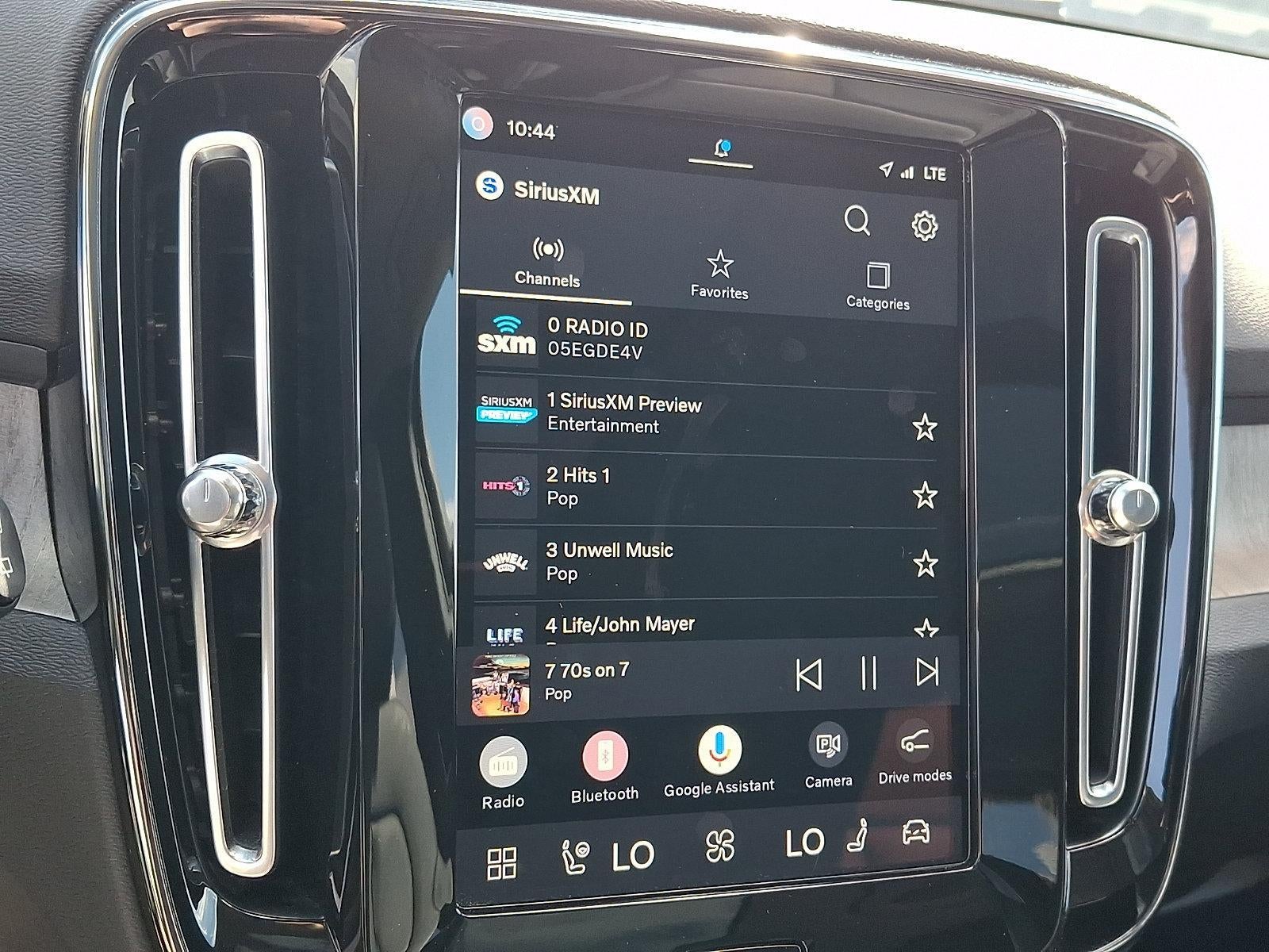 2023 Volvo XC40 B5 AWD Ultimate Dark Theme