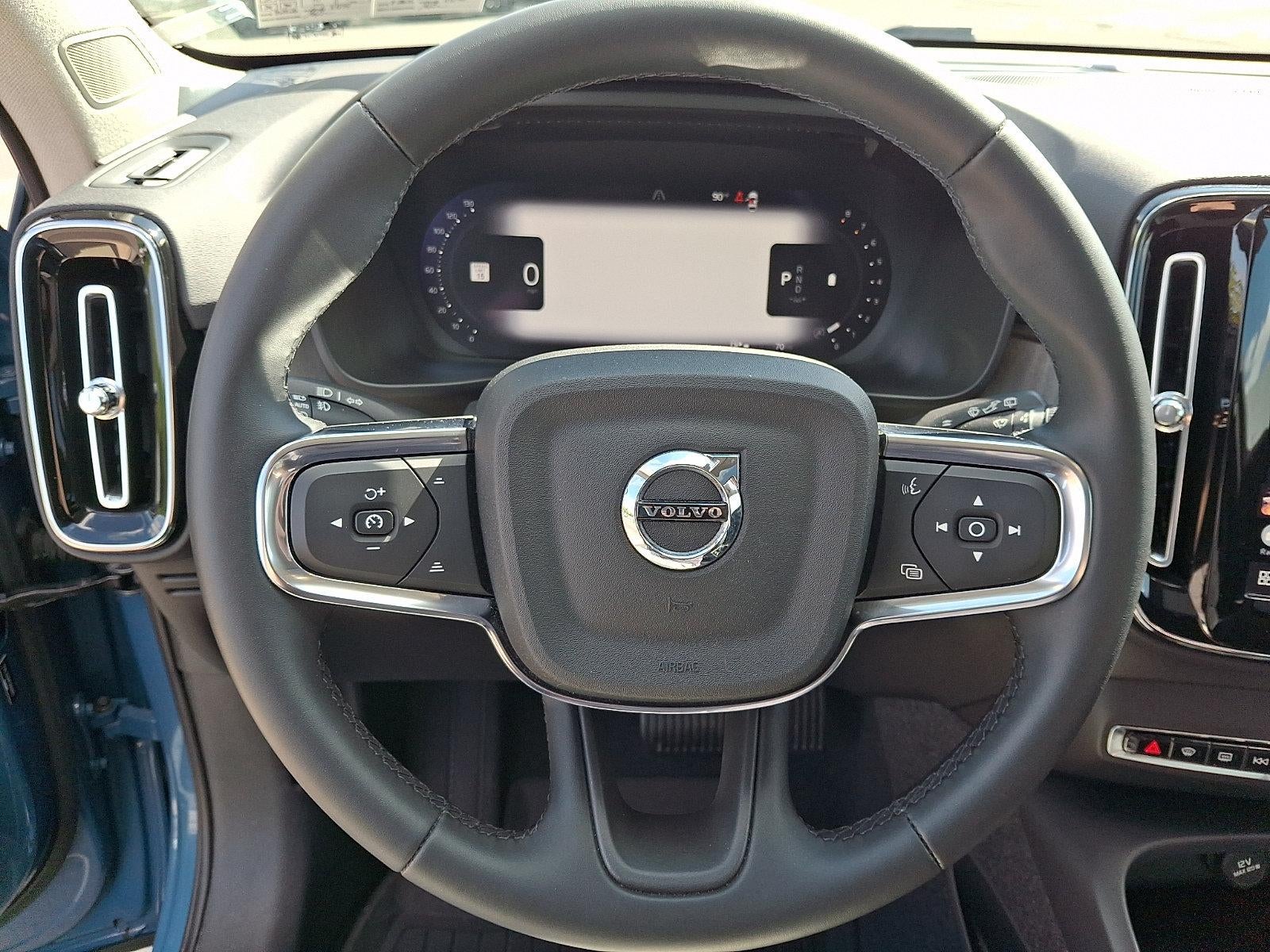 2023 Volvo XC40 B5 AWD Ultimate Dark Theme