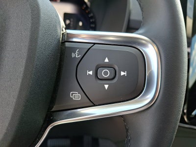 2023 Volvo XC40 B5 AWD Ultimate Dark Theme