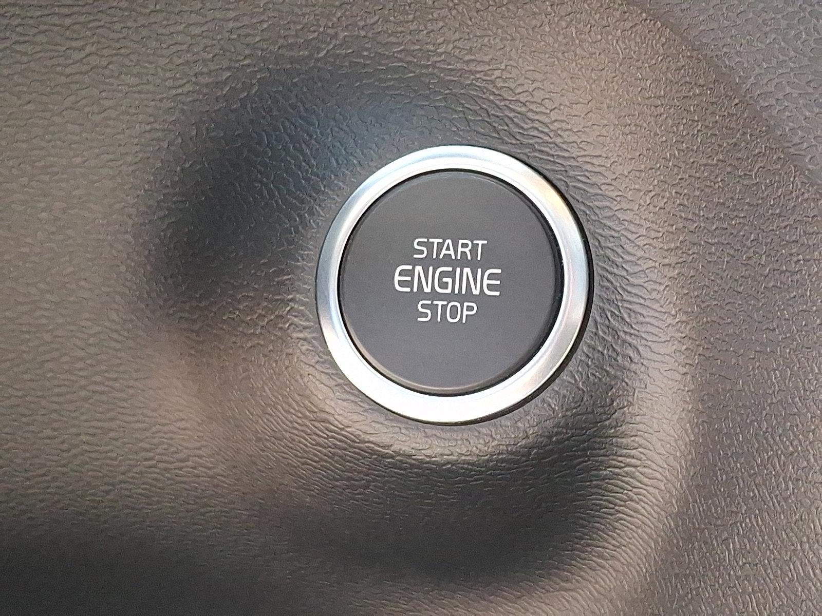 2023 Volvo XC40 B5 AWD Ultimate Dark Theme