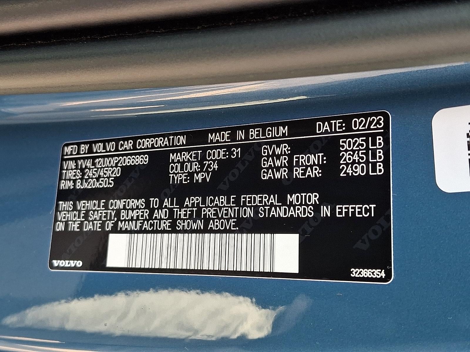 2023 Volvo XC40 B5 AWD Ultimate Dark Theme