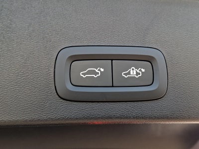 2023 Volvo XC40 B5 AWD Ultimate Dark Theme