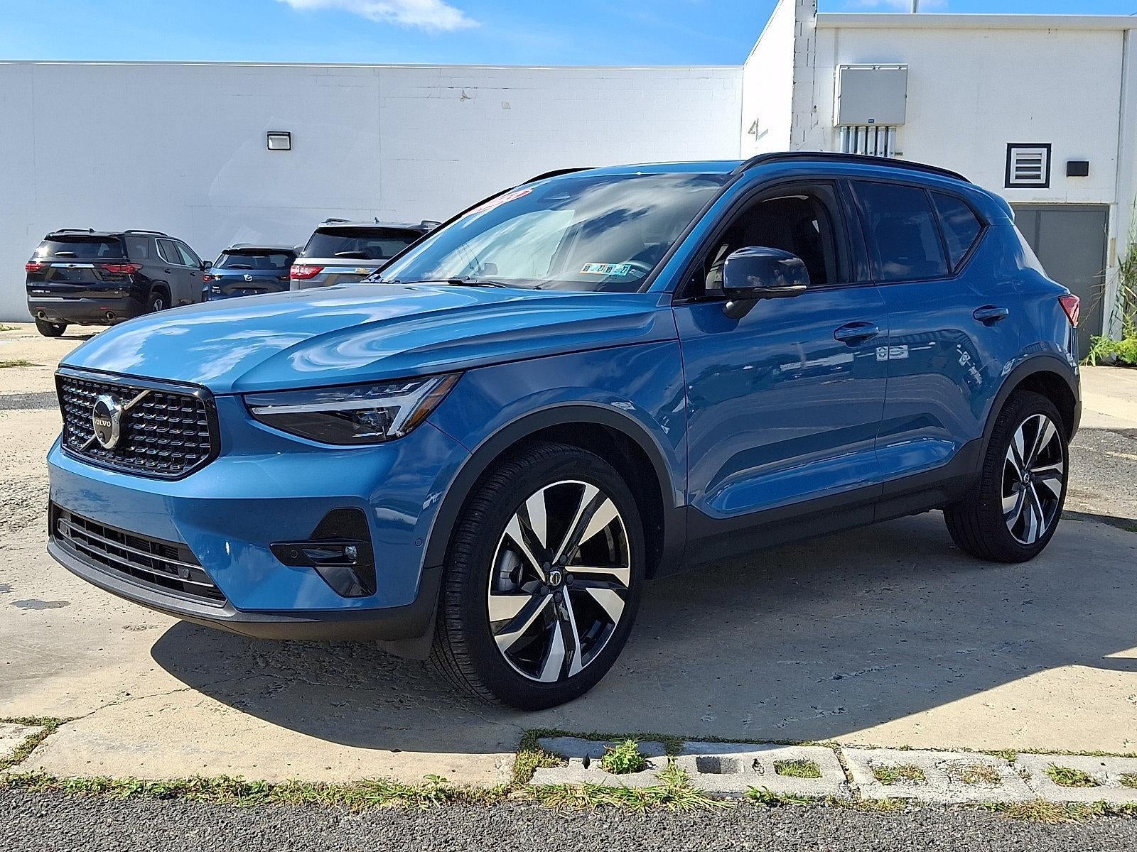2023 Volvo XC40 B5 AWD Ultimate Dark Theme