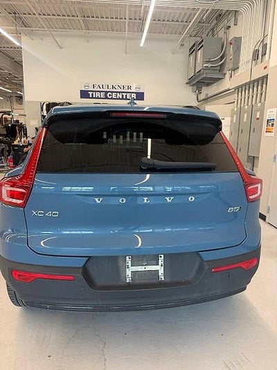 2023 Volvo XC40 B5 AWD Ultimate Dark Theme