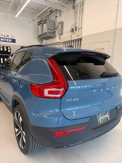 2023 Volvo XC40 B5 AWD Ultimate Dark Theme