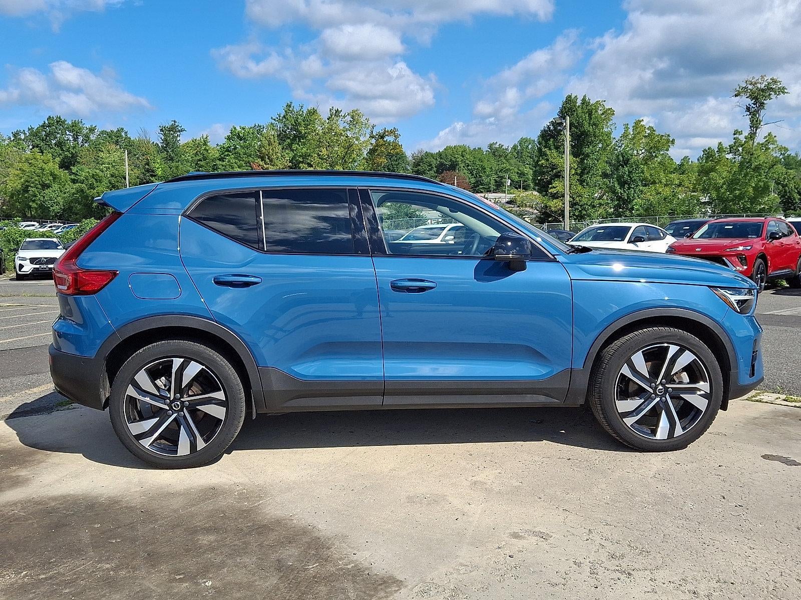 2023 Volvo XC40 B5 AWD Ultimate Dark Theme