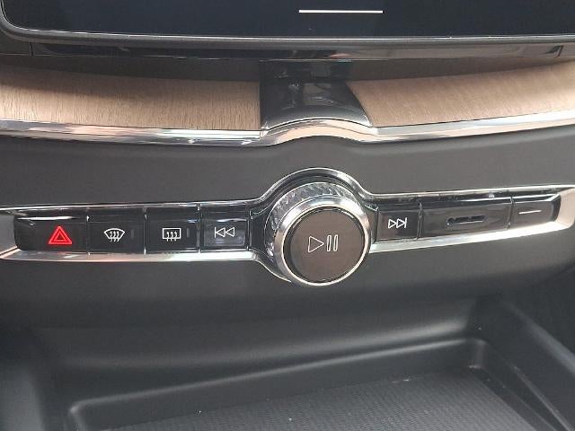 2026 Volvo XC60 B5 AWD Plus