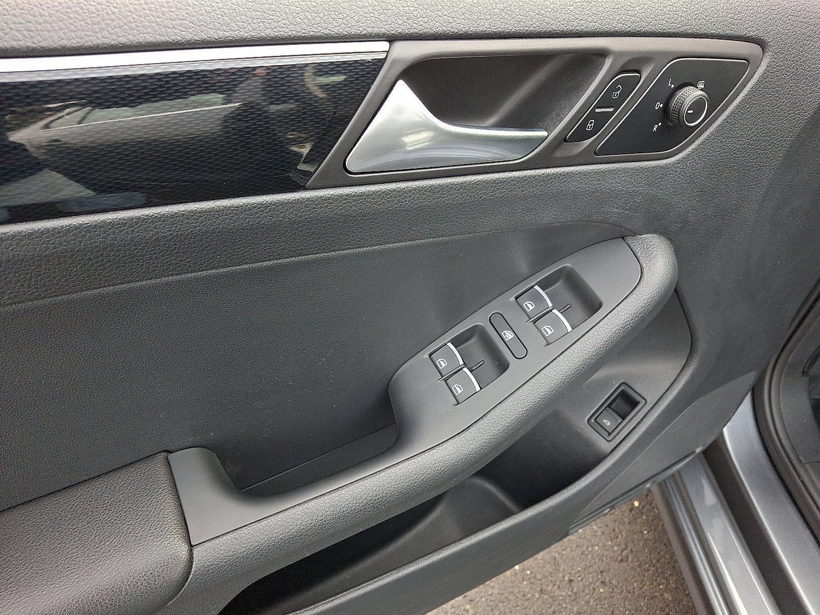 2016 Volkswagen Jetta 4dr Auto 1.8T SEL PZEV Sedan