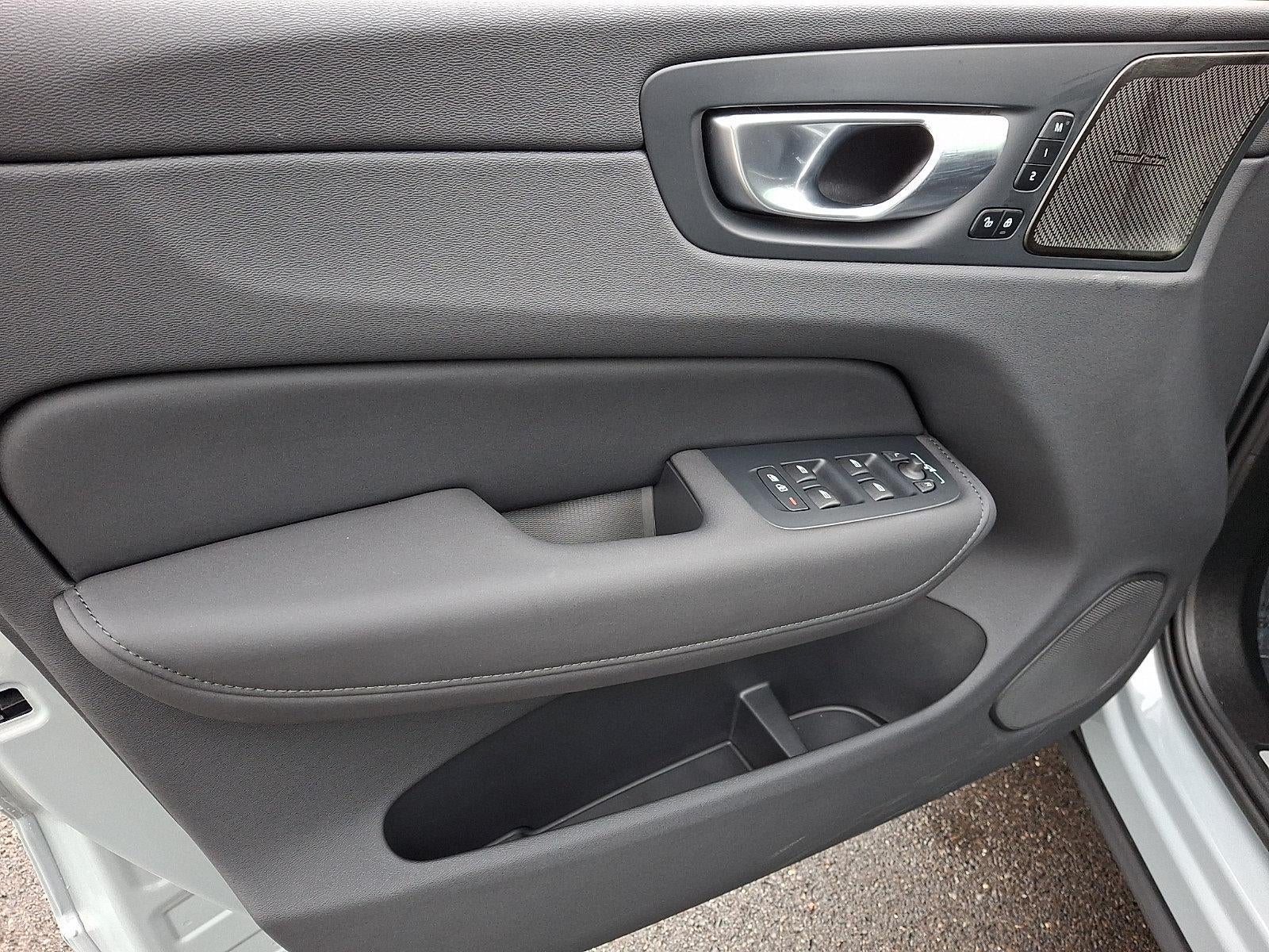 2026 Volvo XC60 B5 AWD Plus