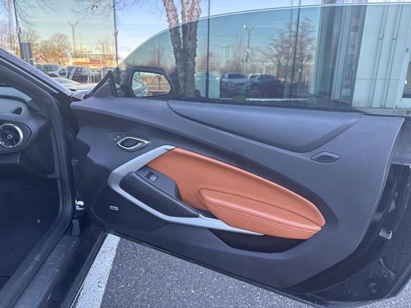 2021 Chevrolet Camaro 2dr Coupe 2LT