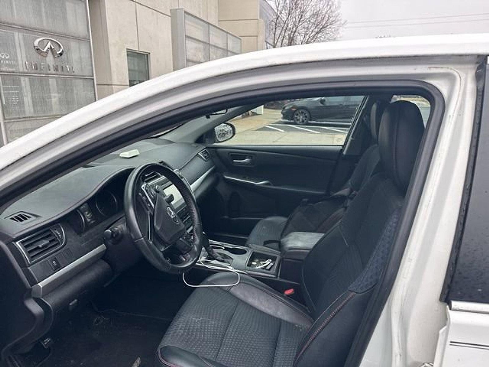 2015 Toyota Camry 4dr Sdn I4 Auto SE (SE)