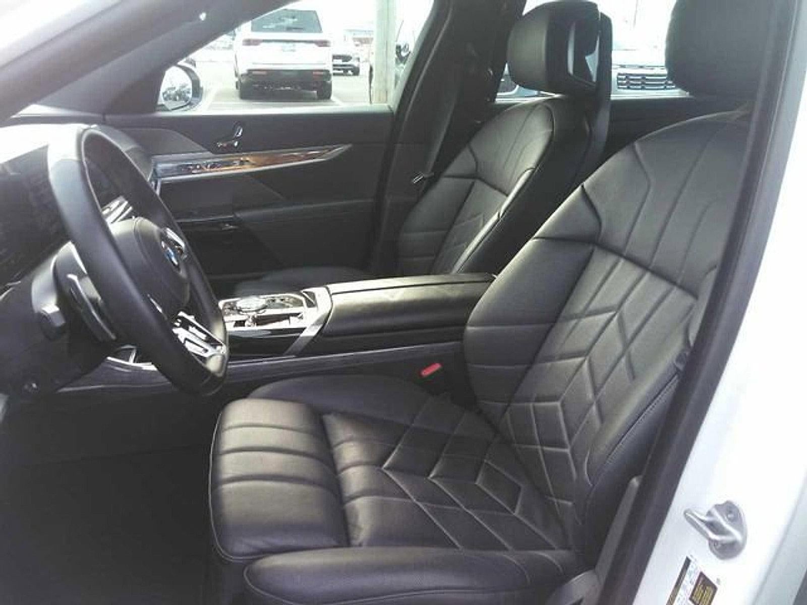 2025 BMW 740i xDrive Sedan