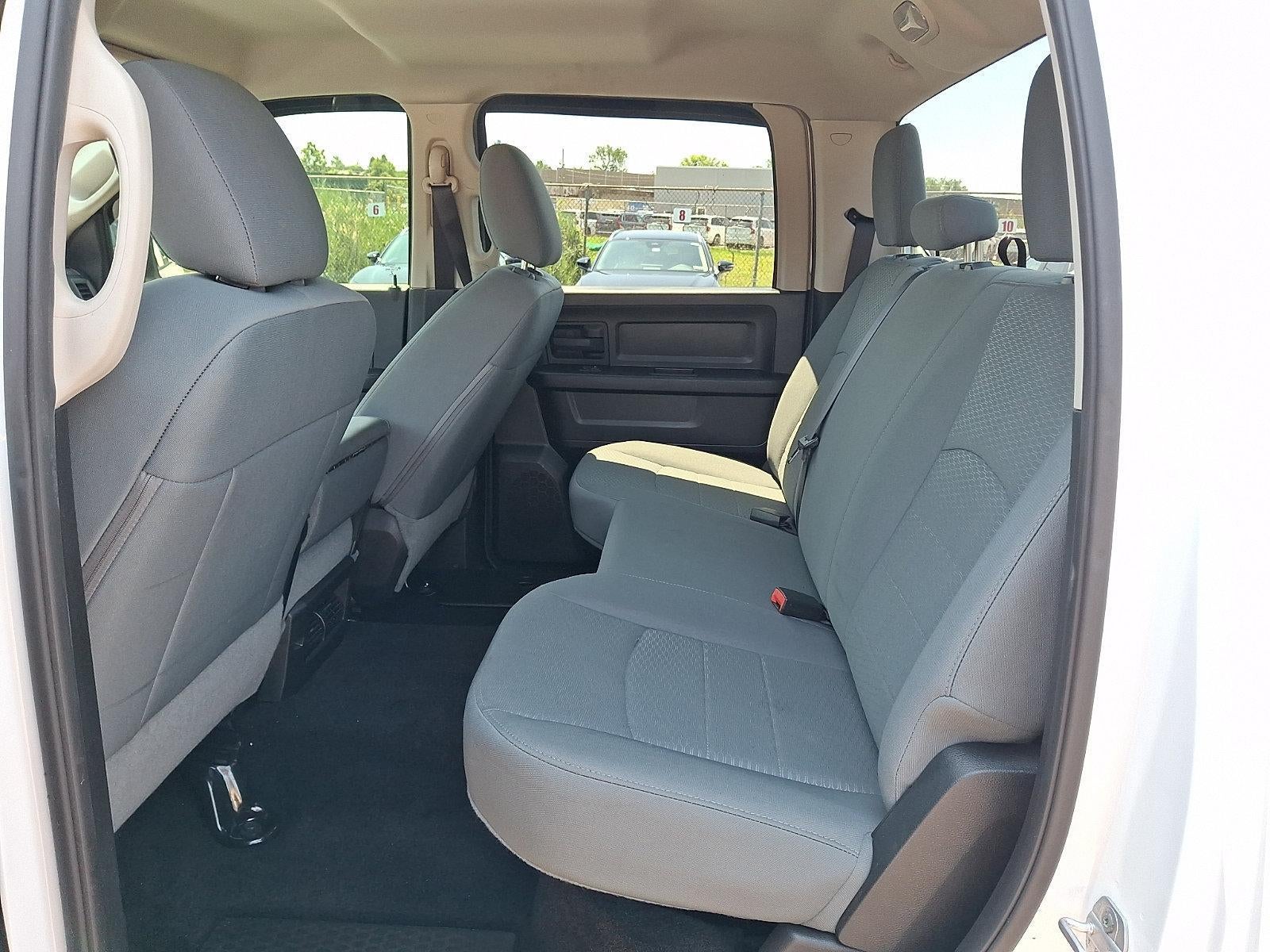 2015 RAM 1500 4WD Crew Cab 5.7 Ft Box Express