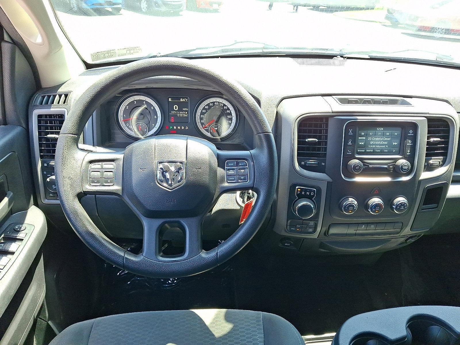 2015 RAM 1500 4WD Crew Cab 5.7 Ft Box Express