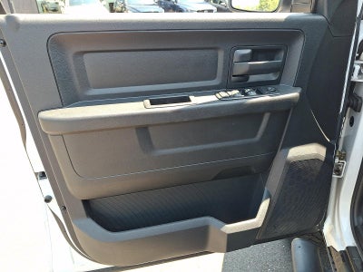 2015 RAM 1500 4WD Crew Cab 5.7 Ft Box Express