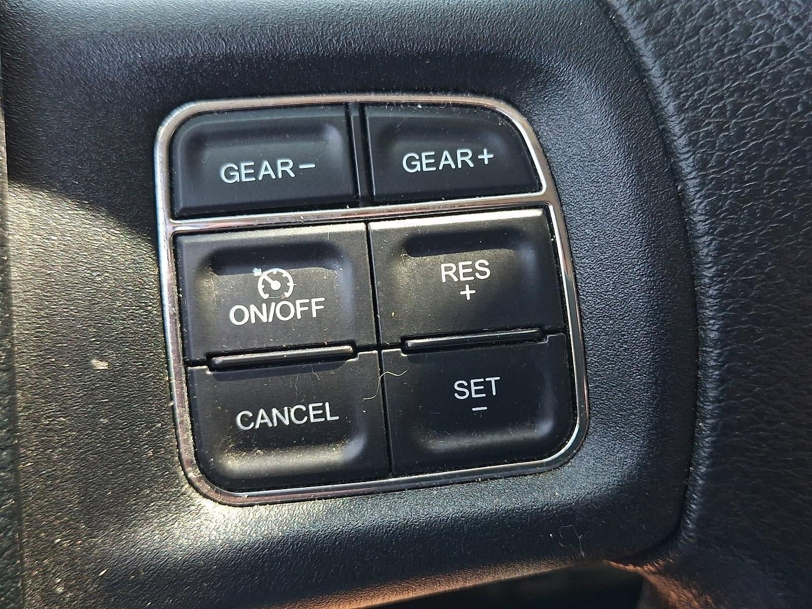 2015 RAM 1500 4WD Crew Cab 5.7 Ft Box Express