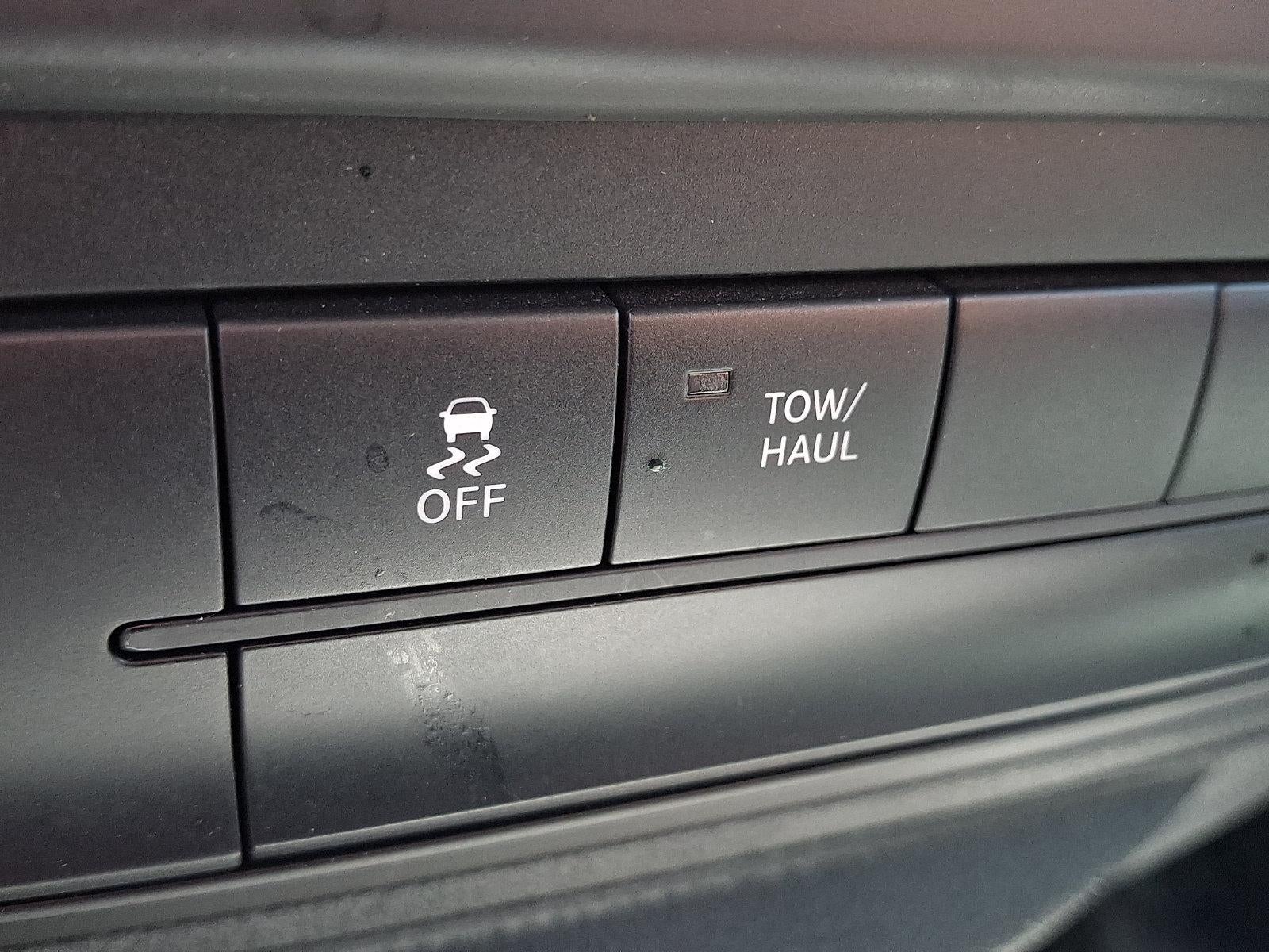 2015 RAM 1500 4WD Crew Cab 5.7 Ft Box Express
