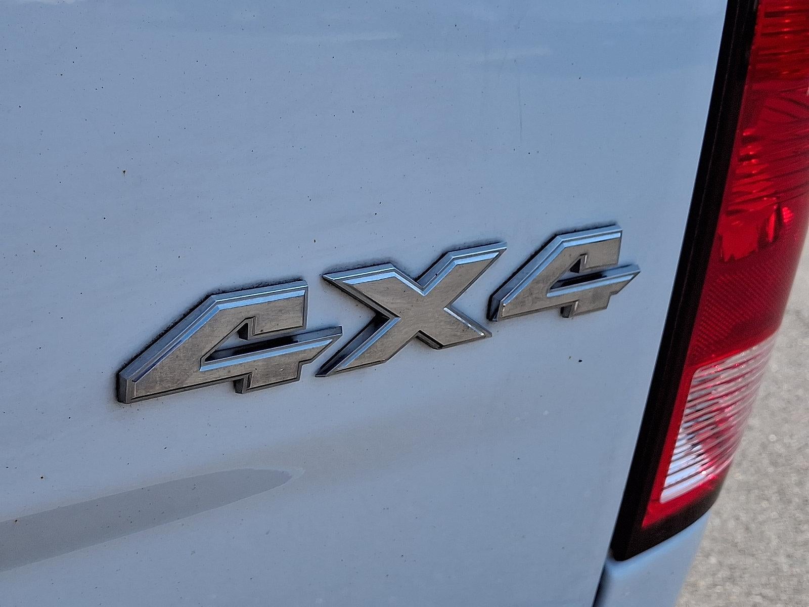 2015 RAM 1500 4WD Crew Cab 5.7 Ft Box Express