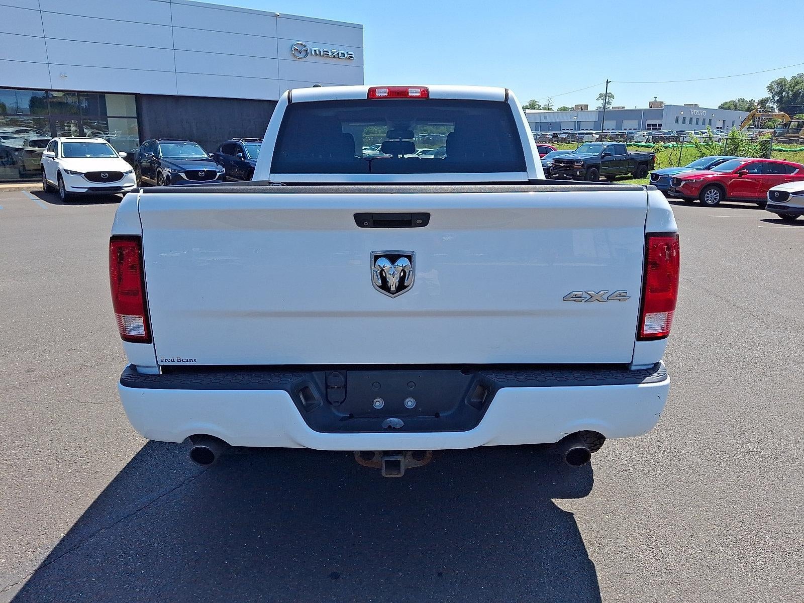 2015 RAM 1500 4WD Crew Cab 5.7 Ft Box Express