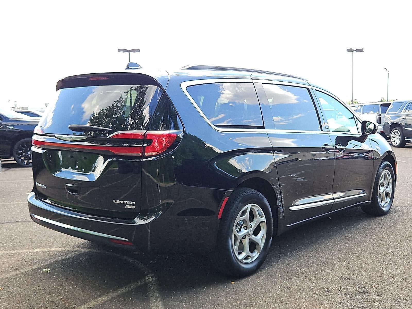 2022 Chrysler Pacifica Limited AWD