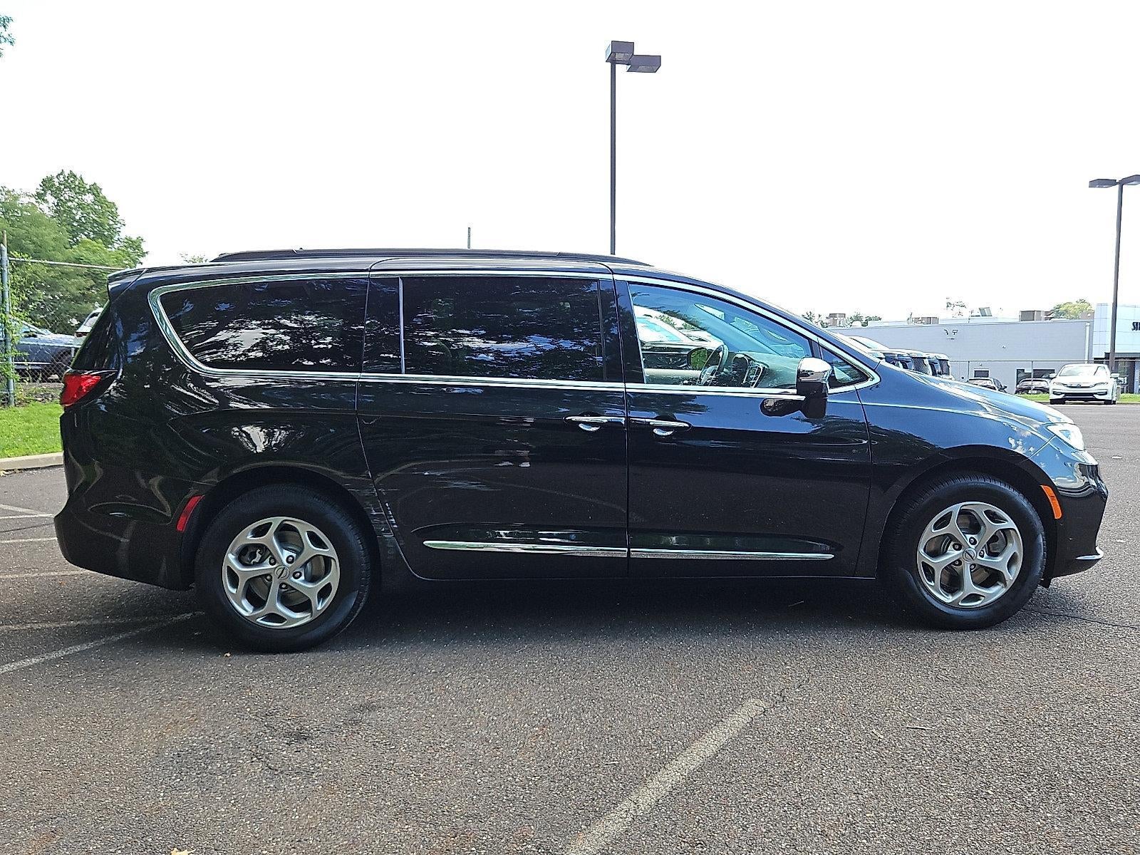 2022 Chrysler Pacifica Limited AWD