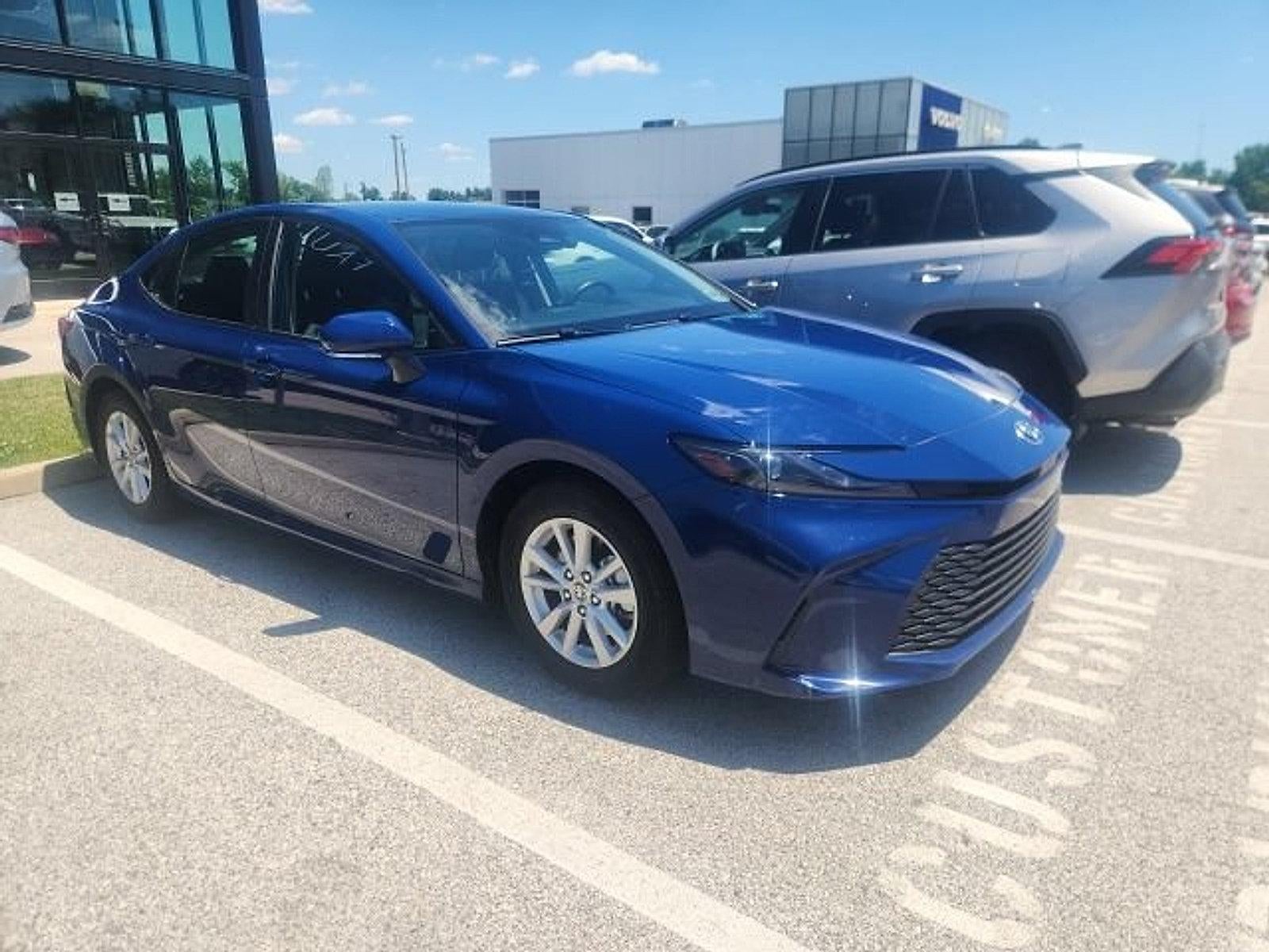 2025 Toyota Camry LE (SE)
