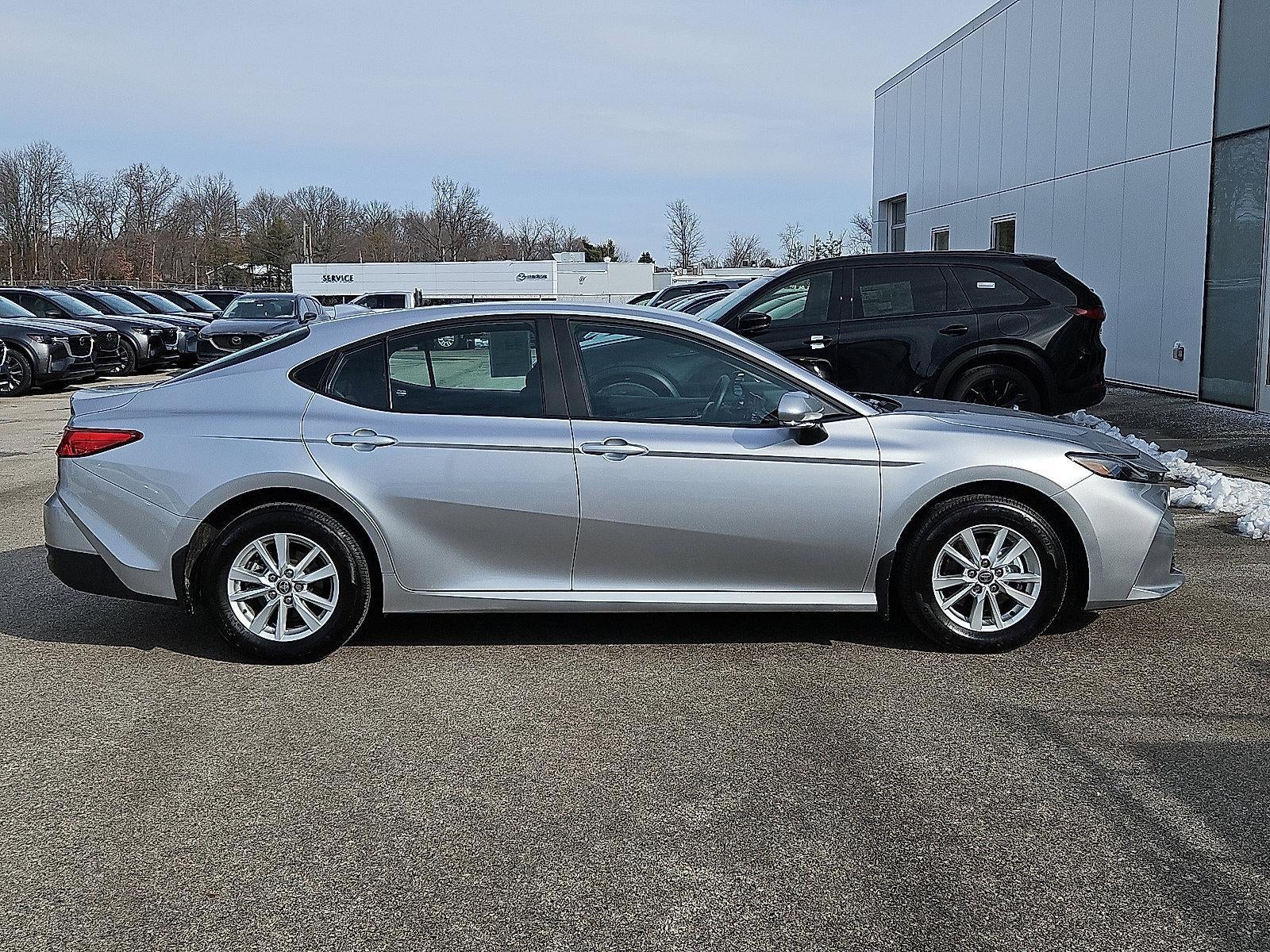 2025 Toyota Camry LE AWD (Natl)