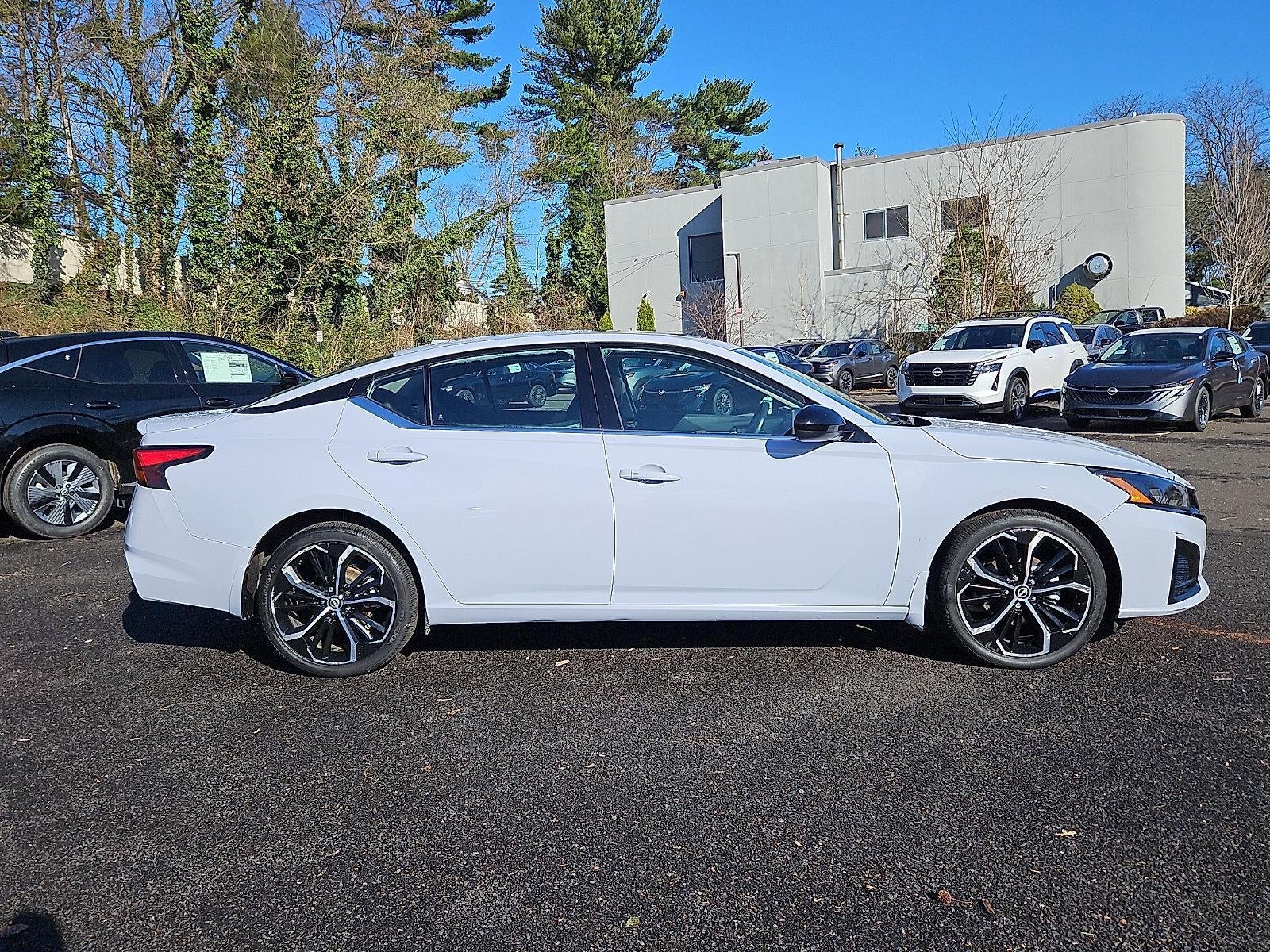 2023 Nissan Altima SR