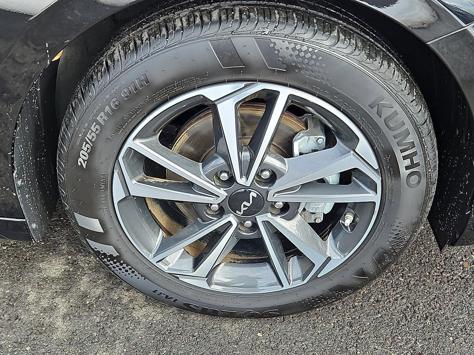 2024 Kia Forte LXS IVT