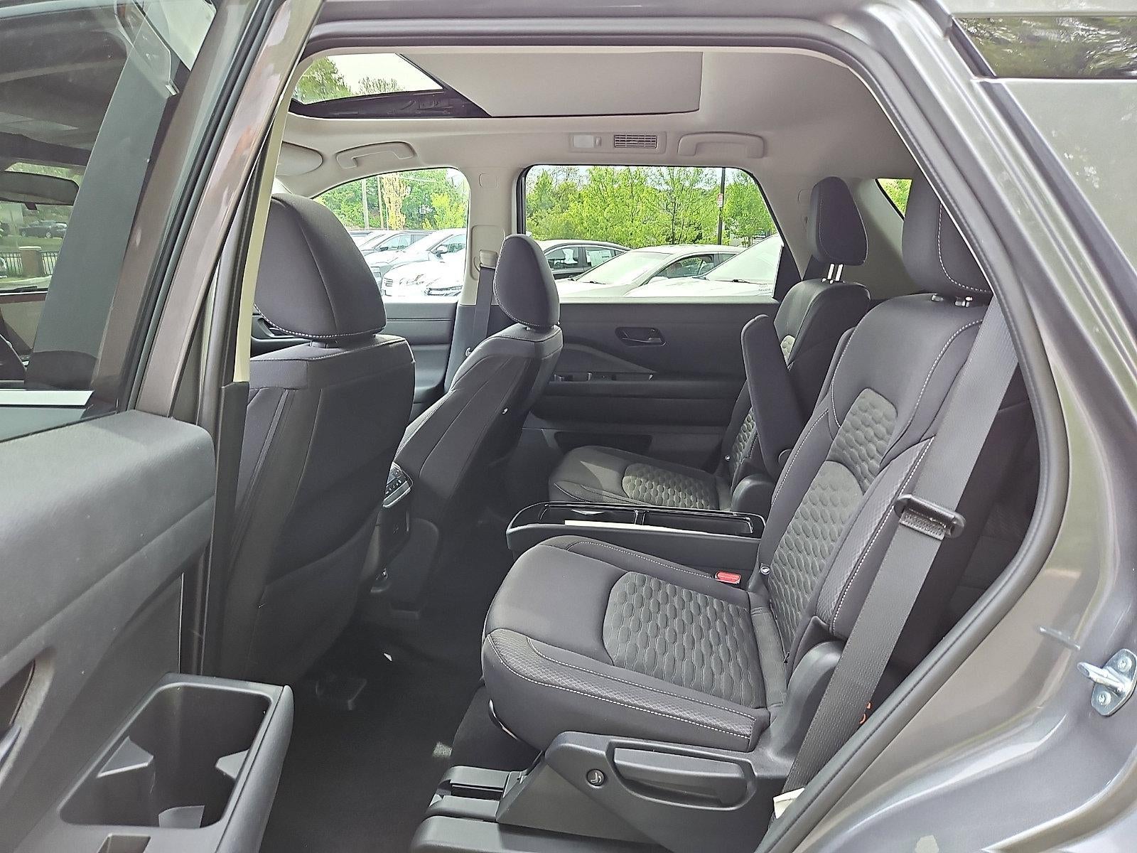 2023 Nissan Pathfinder SV